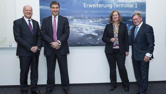 Dr. Markus Söder, the Bavarian minister of finance who also serves as the chairman of Munich Airport's supervisory board (2nd from left) and the airport's management team, Dr. Michael Kerkloh (r.), Andrea Gebbeken and Thomas Weyer