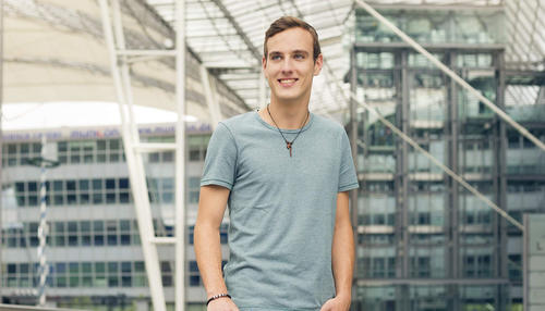 Stefan Lahrsow Stefan Lahrsow