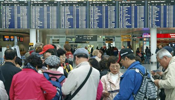 Neue Höchstwerte beim Passagieraufkommen und bei den Flugbewegungen Passagiere im Terminal 2