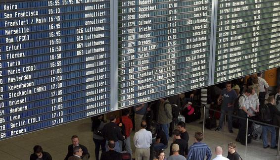 Aschewolke legt Flugbetrieb über Europa lahm Anzeigetafel