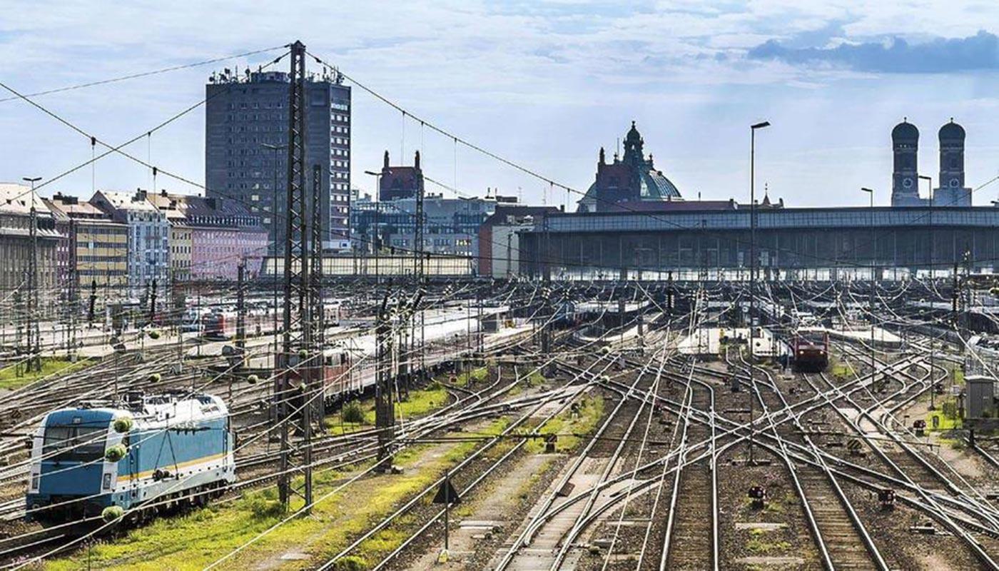 Getting to and from the airport Getting to and from the airport