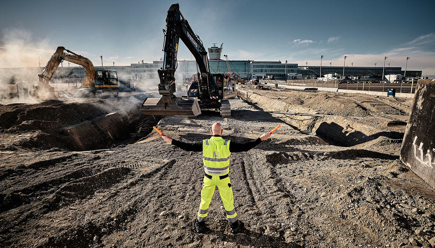 Bauprojekte am Flughafen München Seit seiner Eröffnung 1992 hat sich der Flughafen München stark entwickelt - und die Reise geht weiter: Wer derzeit rund um den Airport unterwegs ist, entdeckt überall Erdhügel, Bagger und Kräne
