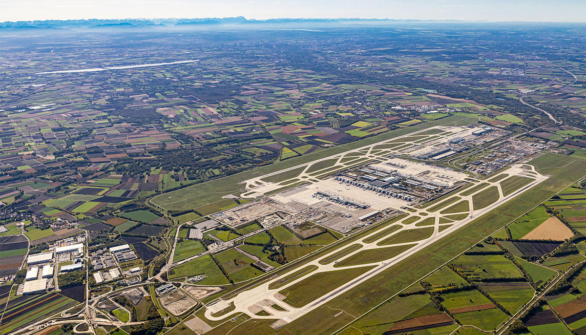 Der Flughafen und die Region Luftaufnahme vom Flughafen München