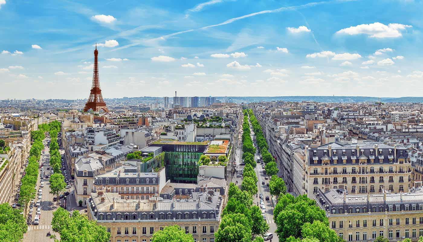 Ausblick über Paris mit Sicht auf den Eiffelturm Ausblick über Paris mit Sicht auf den Eiffelturm