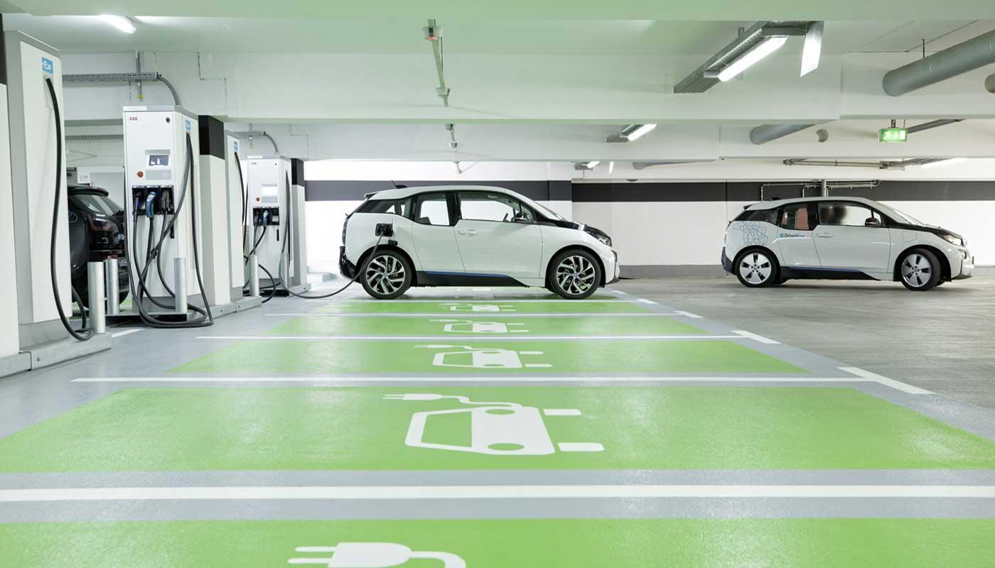 Tanken Sie ihr Elektrofahrzeug am Flughafen Tanken Sie ihr Elektrofahrzeug am Flughafen