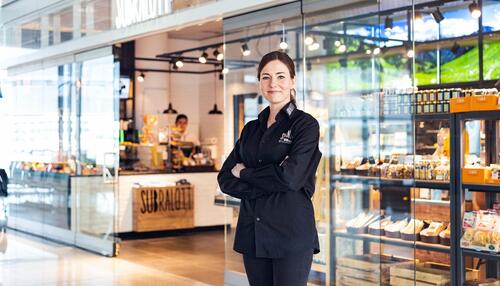 Mitarbeiterin Subralott Mitarbeiterin Subralott