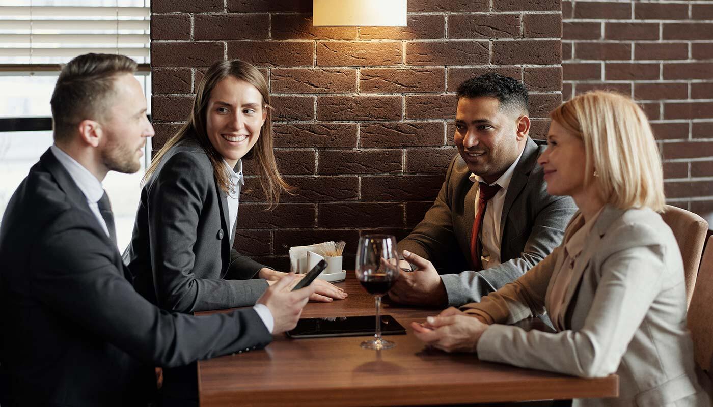 Ausgelassen kommunizieren Ausgelassen kommunizieren