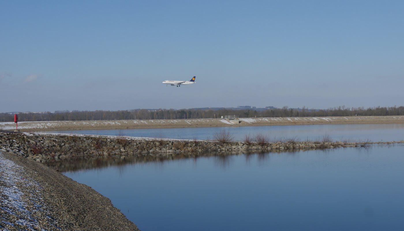 De-icing wastewater basin De-icing wastewater basin