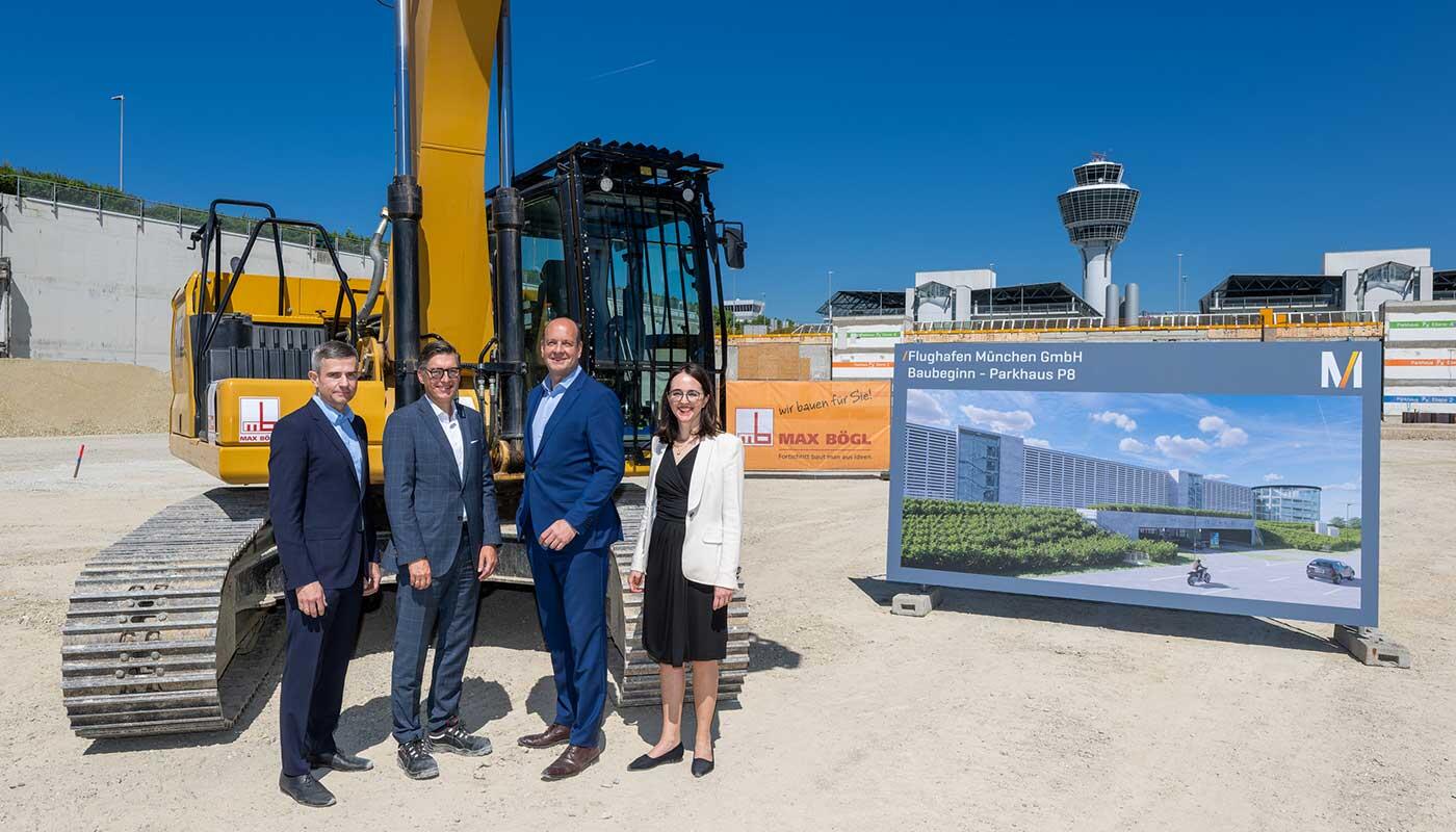 Max Bögl, Gesellschafter Max Bögl Bauservice GmbH & Co. KG, Jens Arndt, Leiter Real Estate der Flughafen München GmbH (FMG), Jan-Henrik Andersson, Geschäftsführer Commercial und Security und Nathalie Leroy, Geschäftsführerin Finanzen und Infrastruktur (von links nach rechts) läuteten heute zusammen mit den Projektbeteiligten offiziell den Baubeginn des neuen Parkhausen P8 ein. Max Bögl, Gesellschafter Max Bögl Bauservice GmbH & Co. KG, Jens Arndt, Leiter Real Estate der Flughafen München GmbH (FMG), Jan-Henrik Andersson, Geschäftsführer Commercial und Security und Nathalie Leroy, Geschäftsführerin Finanzen und Infrastruktur (von links nach rechts) läuteten heute zusammen mit den Projektbeteiligten offiziell den Baubeginn des neuen Parkhausen P8 ein