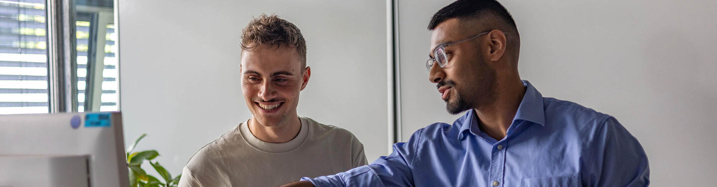 Duales Studium Bachelor of Arts Luftverkehrsmanagement Neben den theoretischen Inhalten aus den Vorlesungen erhalten Sie auch im Betrieb spezifische Schulungen, die Ihnen den Arbeitsalltag erleichtern