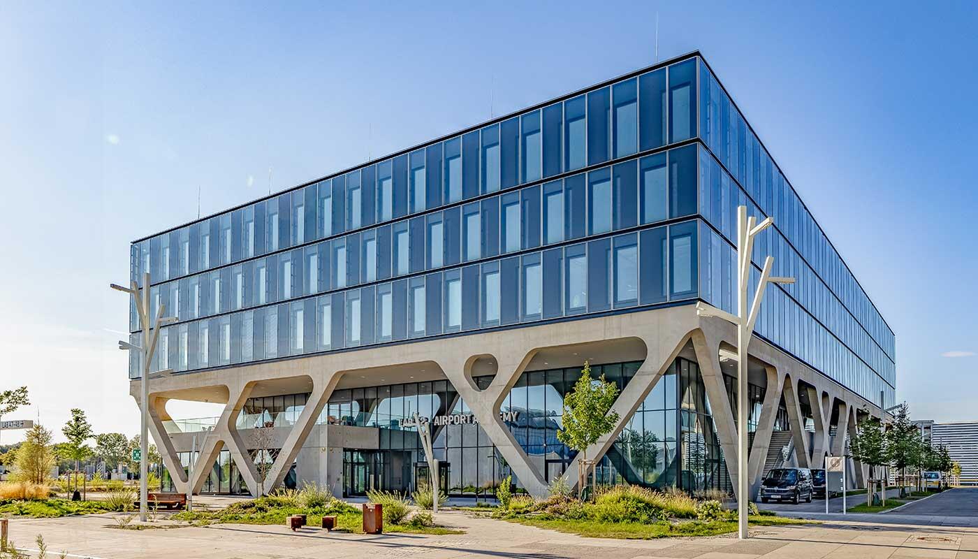 Munich AirportAcademy at LabCampus Exterior view of the AirportAcademy LAB52 with sunshine and blue sky