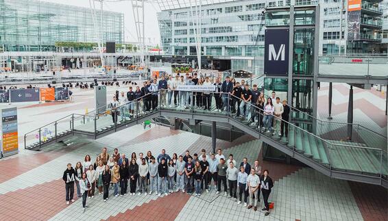 Neue Auszubildende & dual Studierende am Flughafen München