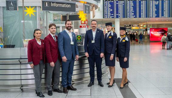 Introduction of the Sunflower Program at Munich Airport (from left to right): Thomas Hoff Andersson, Managing Director Aviation & Operations, Flughafen München GmbH, and Marcus Schnabel, Lufthansa Group, Vice President Ground Operations Hub MUC