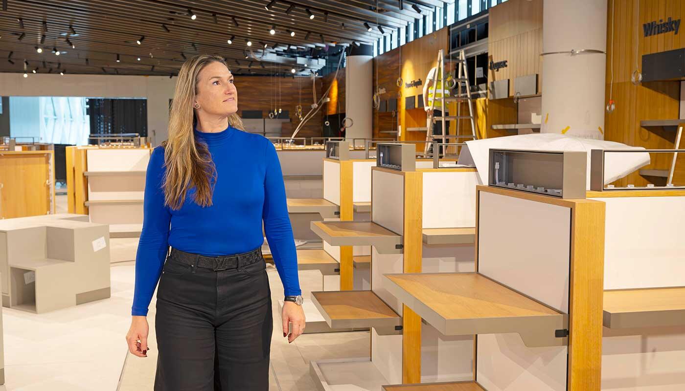 Shopping and dining in Terminal 1 Pier: Where wanderlust meets Bavaria When plans slowly become reality: Elke Haeffner checks on the construction progress of the new duty-free store in Terminal 1 Pier. She looks forward with anticipation to the shopping and dining experience that will open in April.