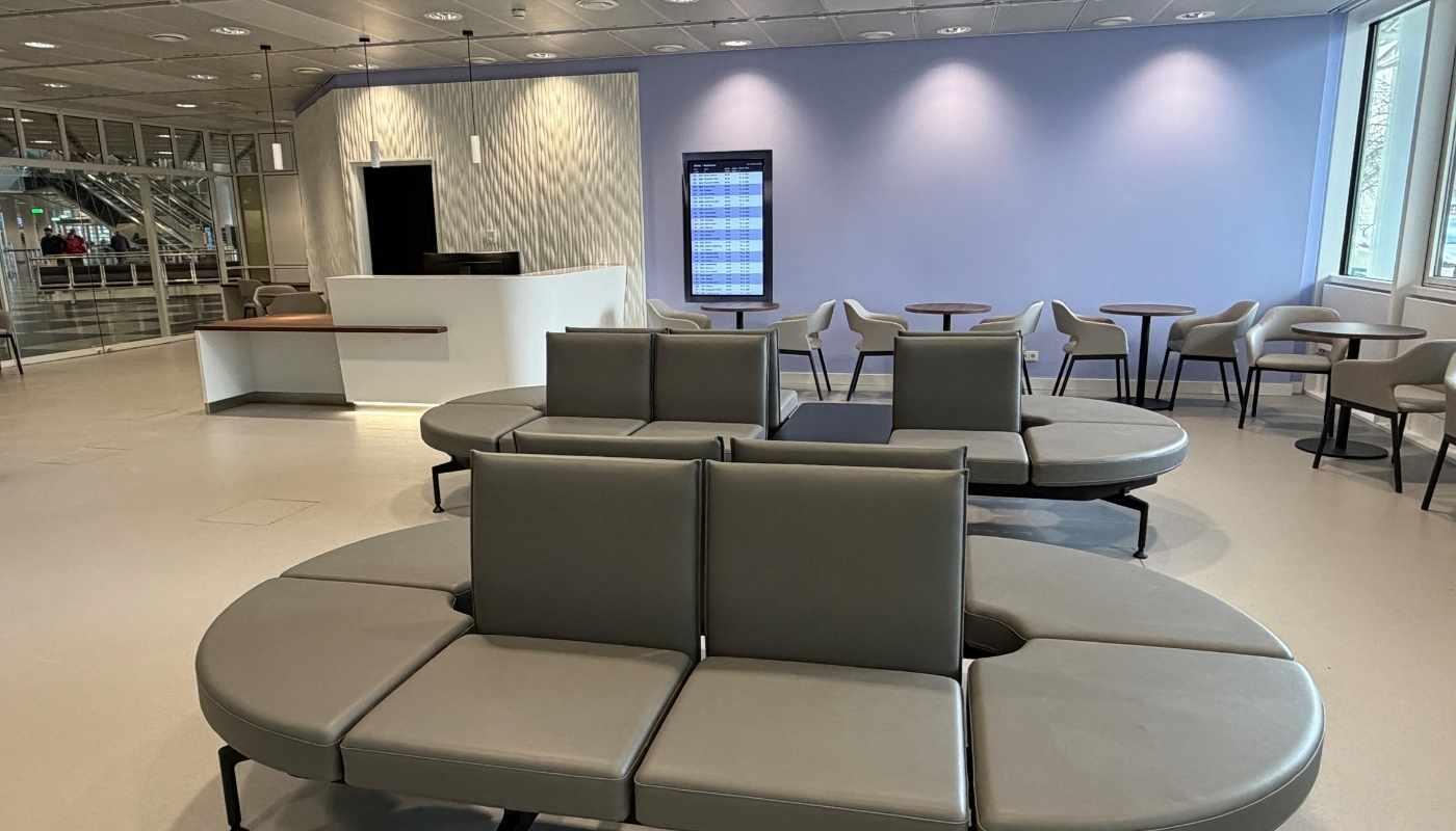Mobility Service Point Terminal 1 B Area with counter and seating possibilities