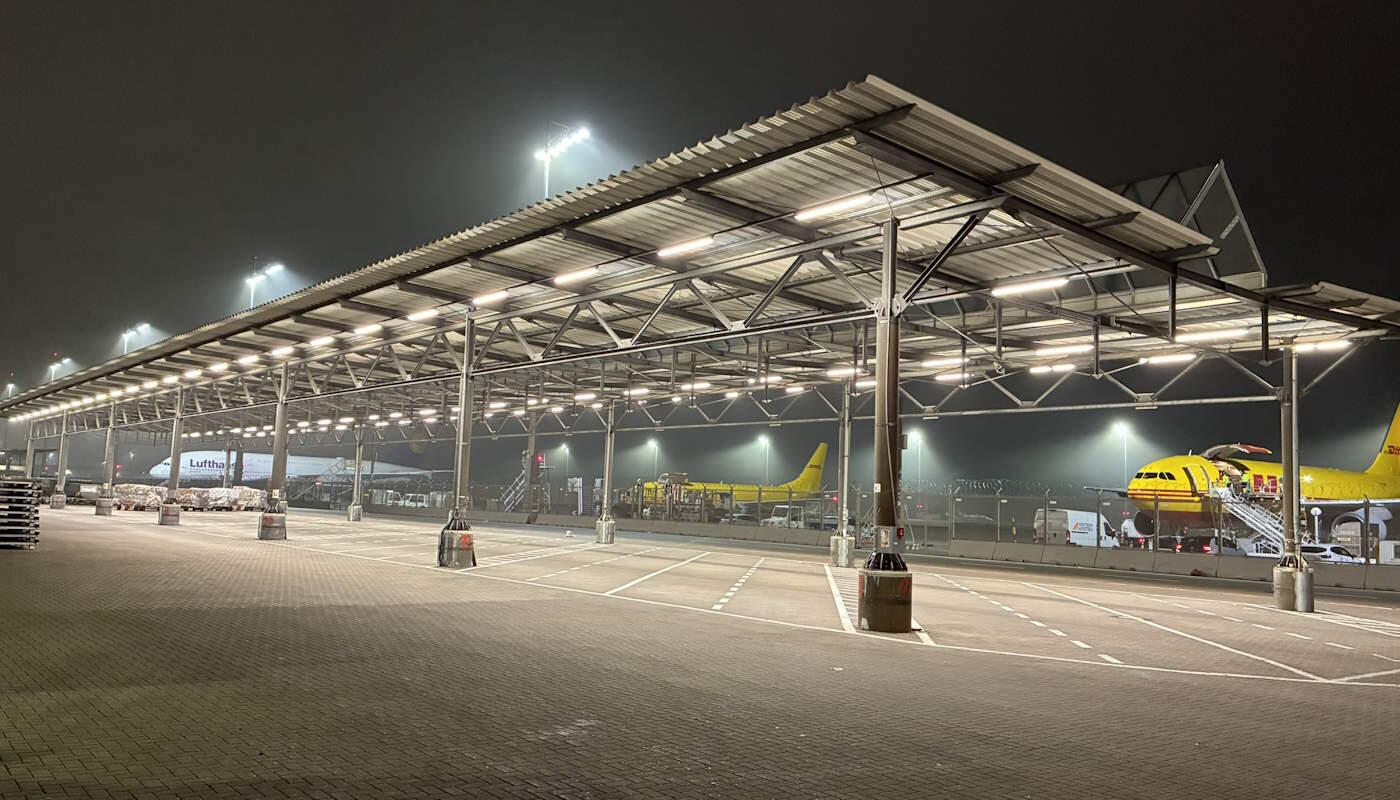 Staging areas used by Lufthansa Cargo at Munich Airport In the highly frequented staging areas used by Lufthansa Cargo at Munich Airport, 199 light fixtures were replaced with modern LED systems, while the wiring and control technology were upgraded at the same time.