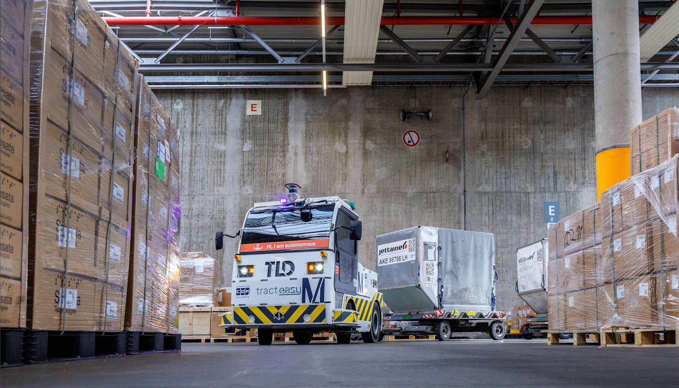 Autonomous Freight Transport The autonomous tractor is designed to transport dollies from the freight hall to strategically placed airside collection points.