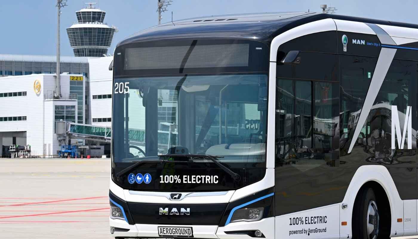 Shuttle-Bus Umsteigen zwischen Terminal 1 und Terminal 2